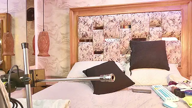 ZOLEY WATSON online show from March 5, 3:02 am