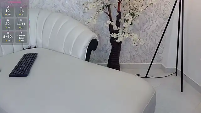 aura sanders1 online show from December 5, 11:52 am