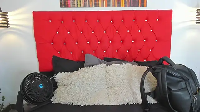 carolinacrus01 online show from September 10, 3:45 pm