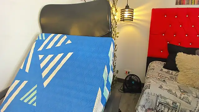 carolinacrus01 online show from September 17, 3:46 pm