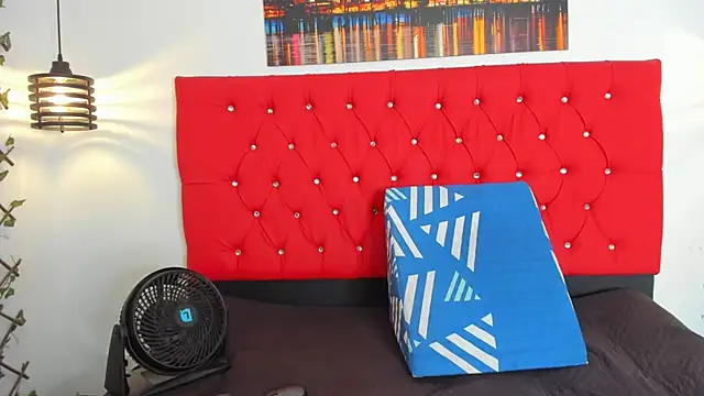 carolinacrus01 online show from October 18, 4:52 pm