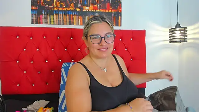 carolinacrus01 online show from December 2, 4:13 pm