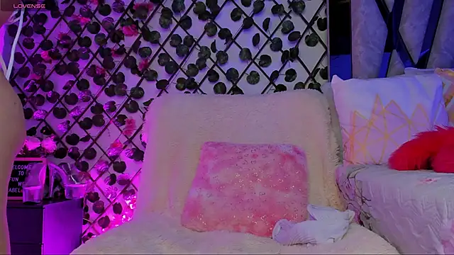 Snapshot of isabel_jaames chatting on October 1, 7:20 pm isabel jaames online show from October 1, 7:20 pm