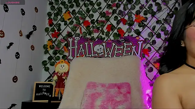 Snapshot of isabel_jaames chatting on October 14, 7:58 pm isabel jaames online show from October 14, 7:58 pm