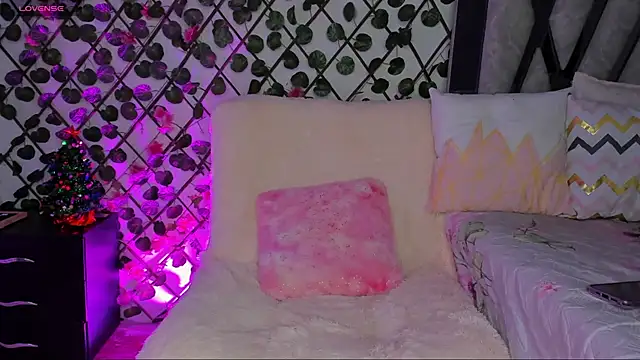 Snapshot of isabel_jaames chatting on November 30, 6:23 pm isabel jaames online show from November 30, 6:23 pm