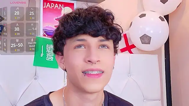 Axel  Evans online show from June 18, 1:59 pm