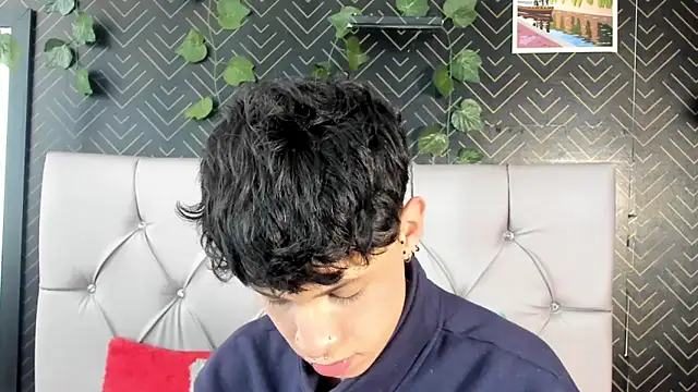 Axel  Evans online show from July 28, 1:43 pm