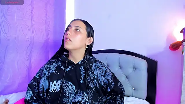 my aleja  online show from April 25, 12:08 pm