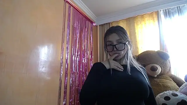 miss lilieth online show from May 22, 2:22 pm