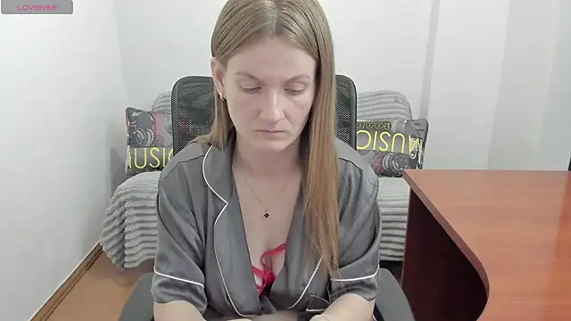 Snapshot of Alisha_Skyes chatting on June 17, 8:54 pm Alisha Skyes online show from June 17, 8:54 pm