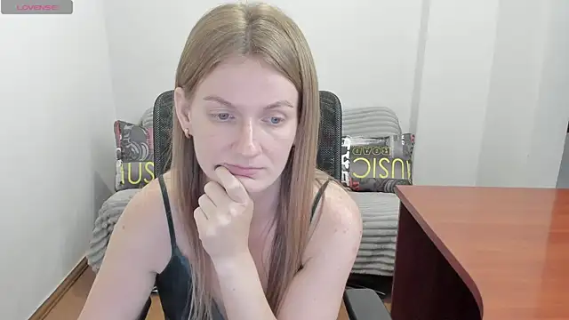 Snapshot of Alisha_Skyes chatting on July 4, 6:14 pm Alisha Skyes online show from July 4, 6:14 pm