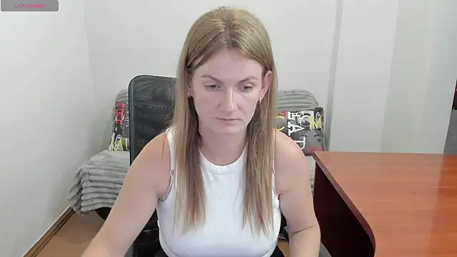 Snapshot of Alisha_Skyes chatting on July 21, 5:26 pm Alisha Skyes online show from July 21, 5:26 pm