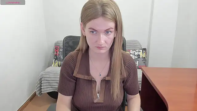 Snapshot of Alisha_Skyes chatting on July 29, 3:10 pm Alisha Skyes online show from July 29, 3:10 pm
