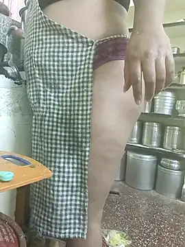 Snapshot of dhanshri143 chatting on November 10, 4:33 am dhanshri143 online show from November 10, 4:33 am