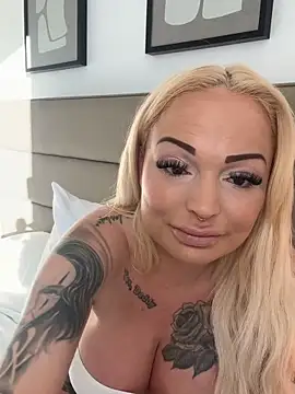 Snapshot of shortybig_official chatting on December 14, 6:08 am shortybig official online show from December 14, 6:08 am