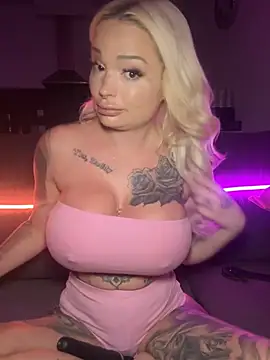 Snapshot of shortybig_official chatting on May 7, 4:07 am shortybig official online show from May 7, 4:07 am