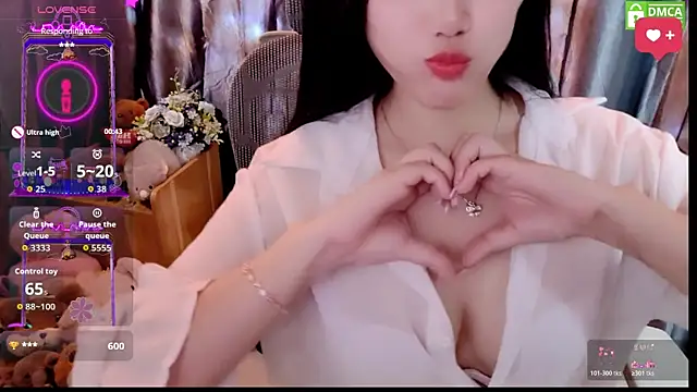Snapshot of HanaYourlove chatting on June 8, 11:10 am HanaYourlove online show from June 8, 11:10 am