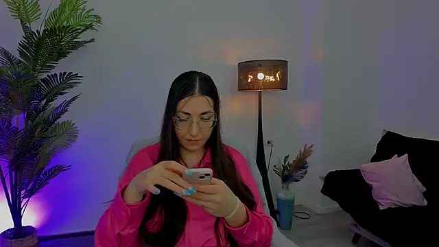 Snapshot of Kylie_Kathy chatting on January 8, 5:26 pm Kylie Kathy online show from January 8, 5:26 pm