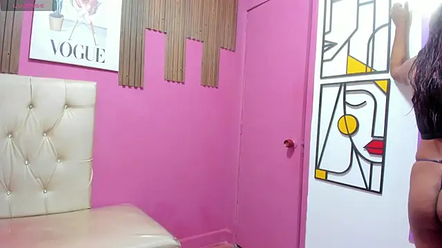 Lucia Spear online show from December 17, 12:44 pm