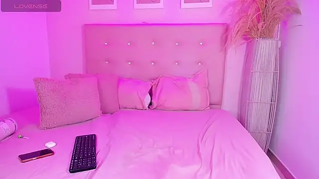 ANNIE DOLCE  online show from February 15, 1:57 am