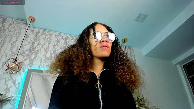 Hanna Cornee  online show from September 15, 1:44 pm