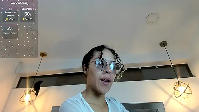 Hanna Cornee  online show from October 24, 1:40 pm