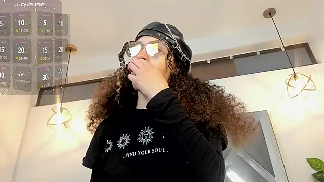 Hanna Cornee  online show from November 24, 3:12 pm