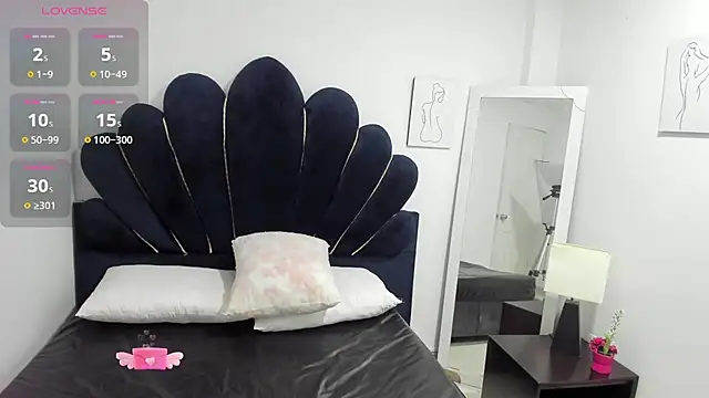 Snapshot of JuanMartinez1 chatting on December 5, 5:42 pm JuanMartinez1 online show from December 5, 5:42 pm