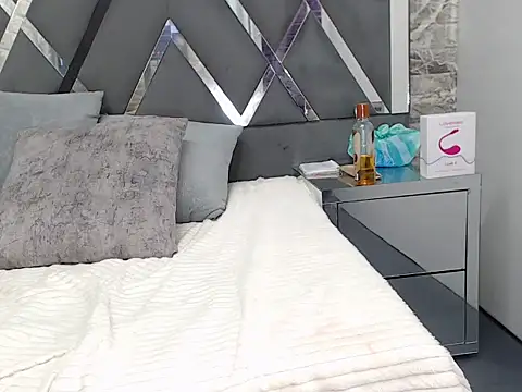 Snapshot of YanetRose chatting on November 15, 3:37 am YanetRose online show from November 15, 3:37 am