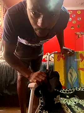 Snapshot of BaggyDirt chatting on November 23, 7:08 am BaggyDirt online show from November 23, 7:08 am