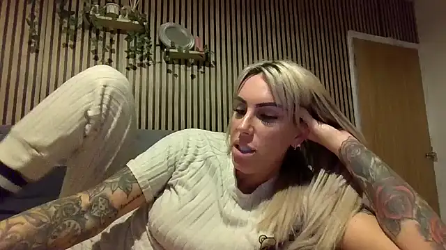 poppyinga1 online show from March 5, 9:55 pm