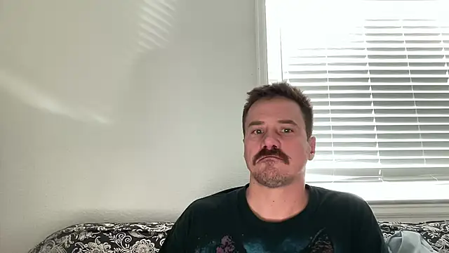 Snapshot of steelwoodVids chatting on December 3, 8:18 pm steelwoodVids online show from December 3, 8:18 pm