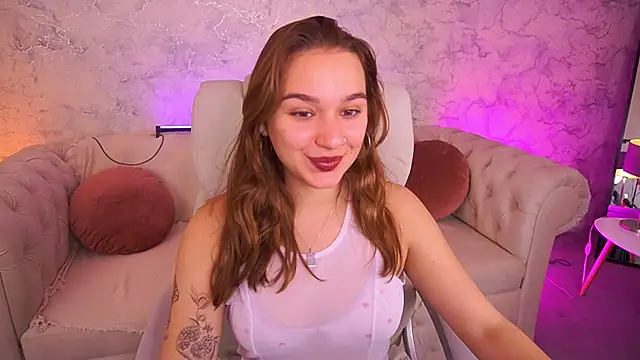 Snapshot of UrMuseOn chatting on October 25, 7:05 am UrMuseOn online show from October 25, 7:05 am