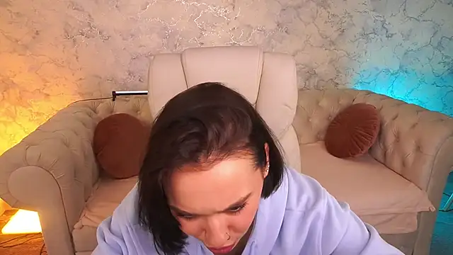 Snapshot of UrMuseOn chatting on December 14, 8:20 am UrMuseOn online show from December 14, 8:20 am