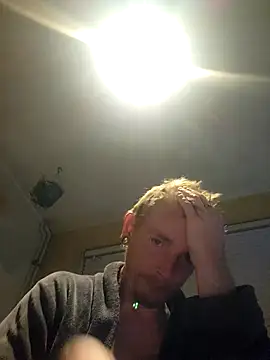 Snapshot of piercingpik chatting on October 22, 8:41 pm piercingpik online show from October 22, 8:41 pm