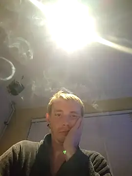 Snapshot of piercingpik chatting on November 3, 9:05 pm piercingpik online show from November 3, 9:05 pm