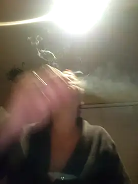 Snapshot of piercingpik chatting on December 21, 10:39 pm piercingpik online show from December 21, 10:39 pm