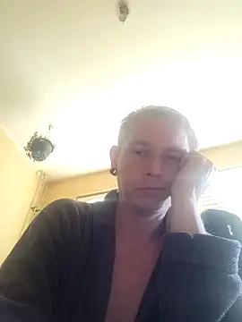 piercingpik online show from April 22, 10:39 am