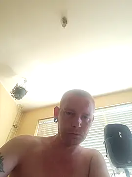 Snapshot of piercingpik chatting on June 22, 9:50 am piercingpik online show from June 22, 9:50 am