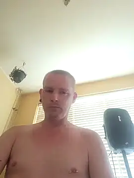 Snapshot of piercingpik chatting on June 24, 1:43 pm piercingpik online show from June 24, 1:43 pm