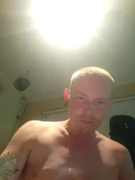 Snapshot of piercingpik chatting on June 25, 9:52 pm piercingpik online show from June 25, 9:52 pm