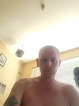 Snapshot of piercingpik chatting on June 26, 10:08 am piercingpik online show from June 26, 10:08 am