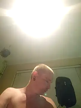 Snapshot of piercingpik chatting on June 27, 11:43 pm piercingpik online show from June 27, 11:43 pm