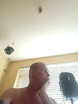 Snapshot of piercingpik chatting on June 28, 3:18 pm piercingpik online show from June 28, 3:18 pm