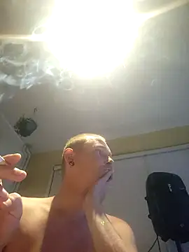 Snapshot of piercingpik chatting on July 1, 10:31 pm piercingpik online show from July 1, 10:31 pm