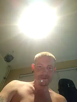 Snapshot of piercingpik chatting on July 6, 8:55 pm piercingpik online show from July 6, 8:55 pm