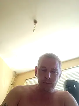 Snapshot of piercingpik chatting on July 29, 10:35 am piercingpik online show from July 29, 10:35 am