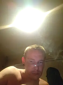 Snapshot of piercingpik chatting on July 30, 11:26 pm piercingpik online show from July 30, 11:26 pm