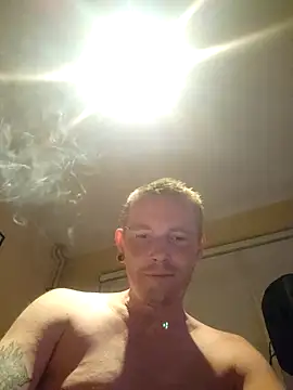 Snapshot of piercingpik chatting on August 2, 8:40 pm piercingpik online show from August 2, 8:40 pm