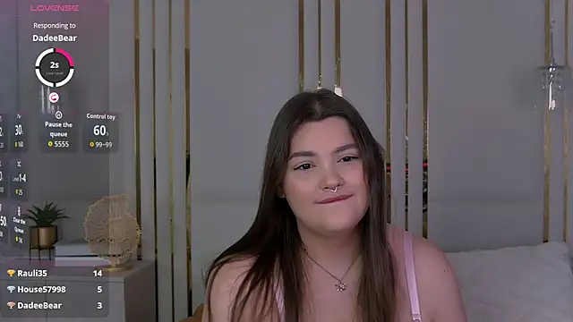 Snapshot of EmilyHyde chatting on October 9, 9:02 pm EmilyHyde online show from October 9, 9:02 pm